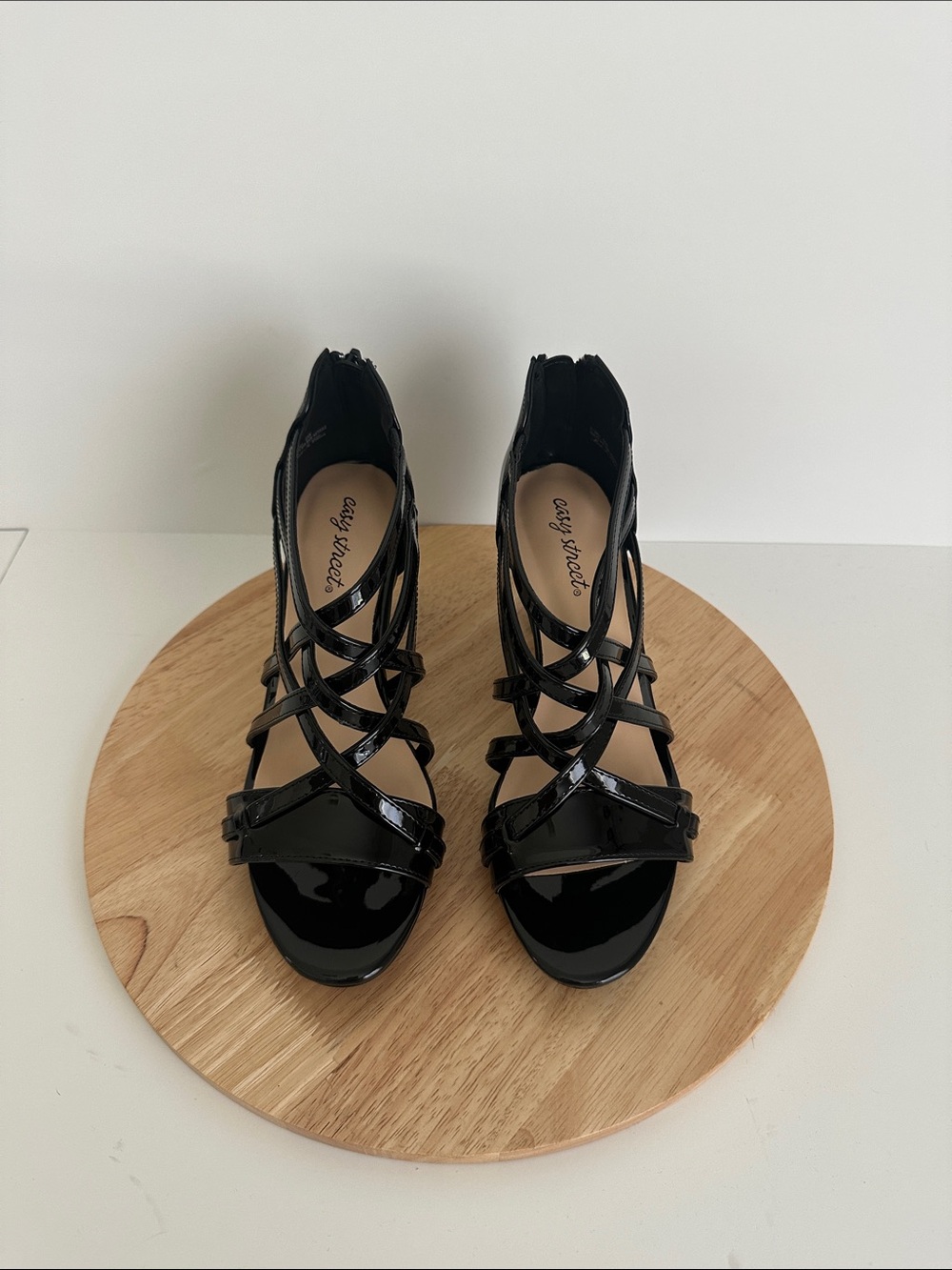 Easy Street Womens Bee Heeled Sandals